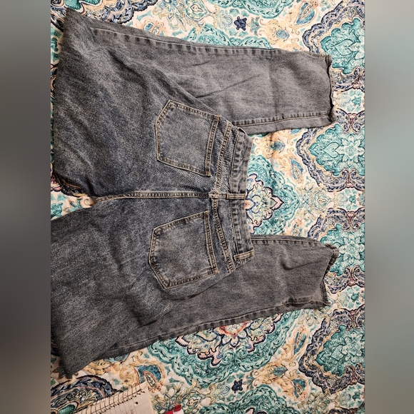 Pretty little thing - Picture 3 of 3